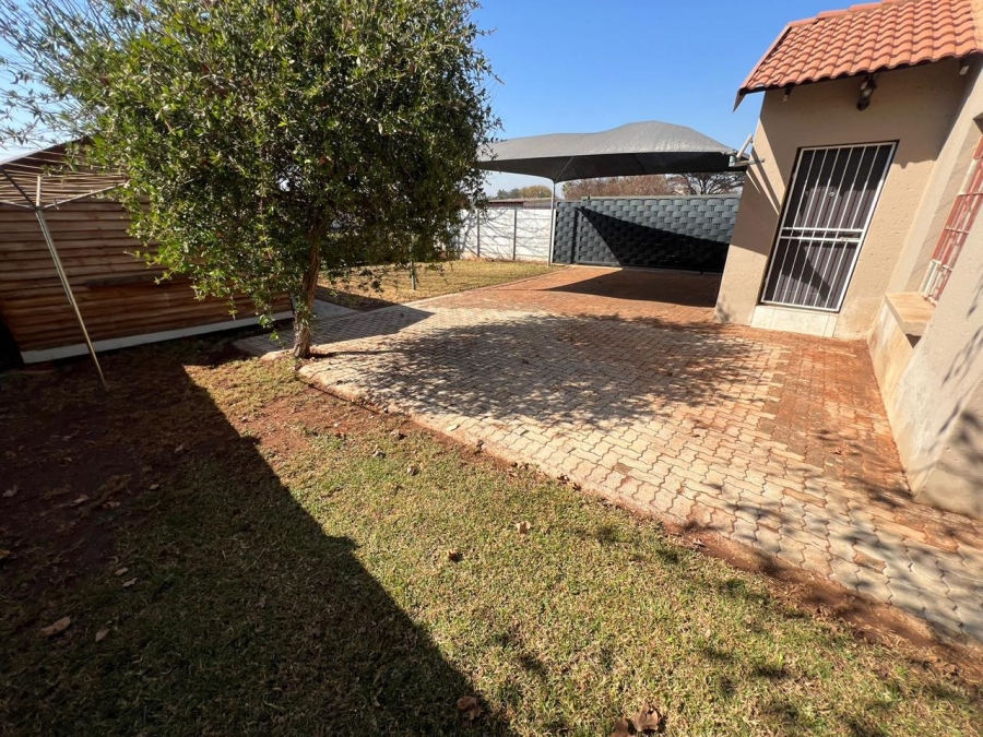 To Let 2 Bedroom Property for Rent in Melodie North West